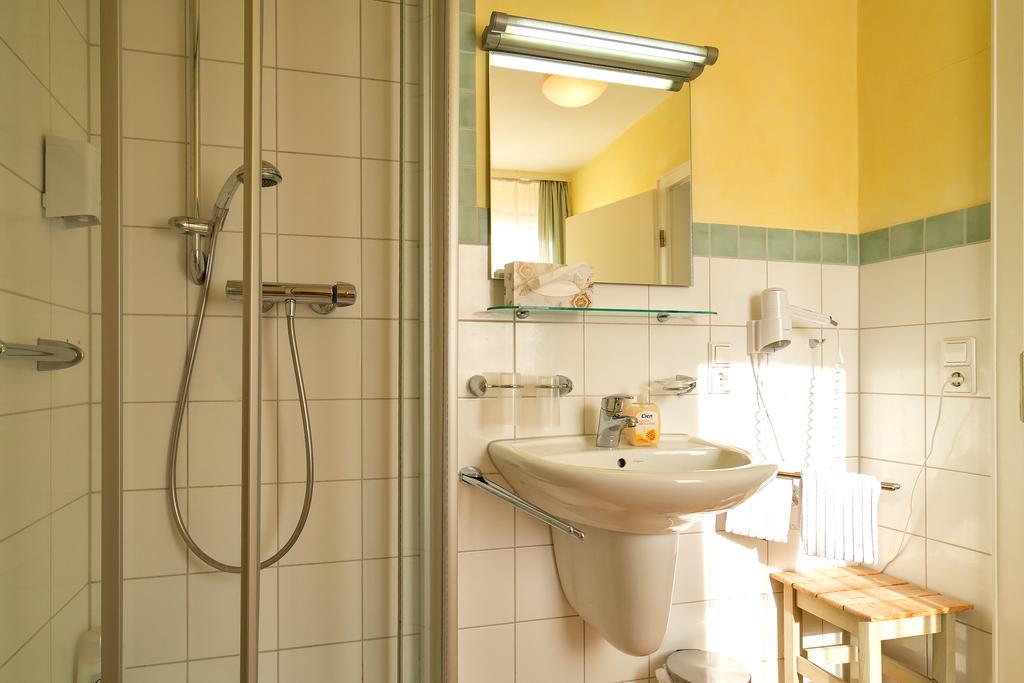 Hotel Zum Lieben Augustin Meersburg Room photo