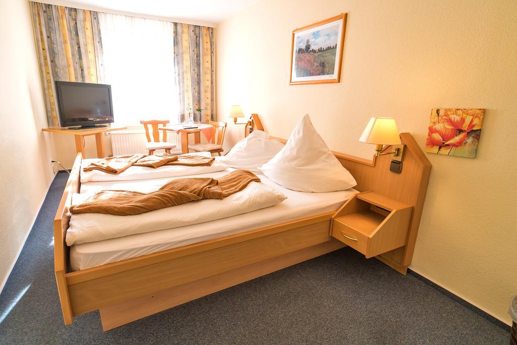 Hotel Zum Lieben Augustin Meersburg Room photo