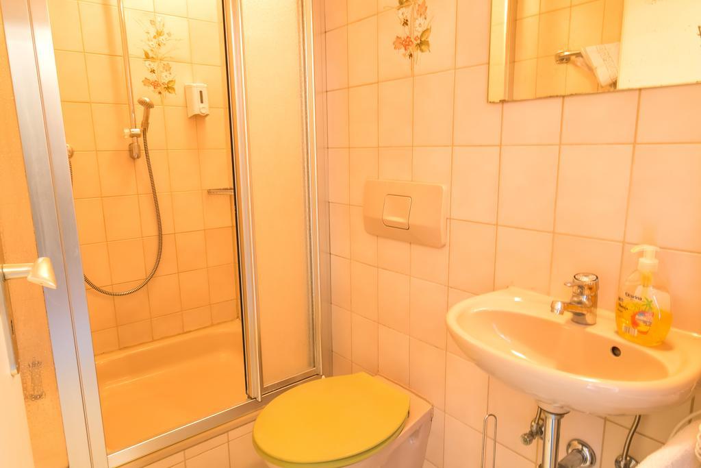 Hotel Zum Lieben Augustin Meersburg Room photo